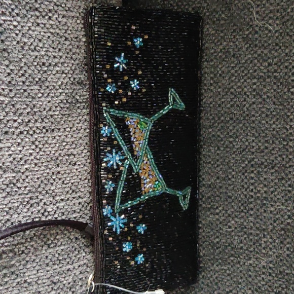 Liz Claiborne nwt beaded wristlet - Picture 1 of 3
